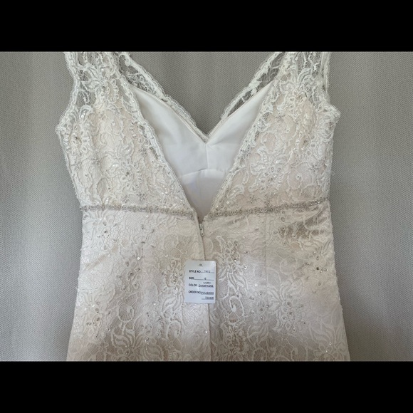David’s Bridal Wedding Dress SZ 16 - Picture 5 of 7